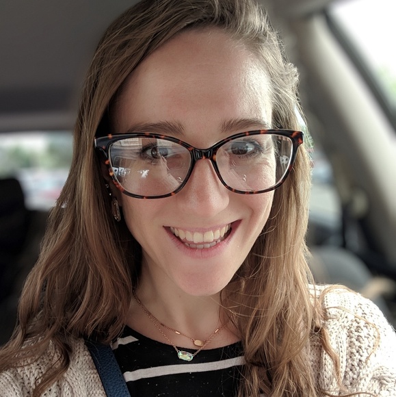 Meet your Posher, Connie - Picture 2 of 2